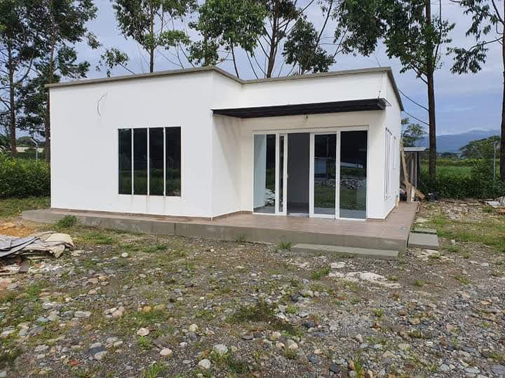 Bodegas prefabricadas en sistema plaqueta y bloquelon